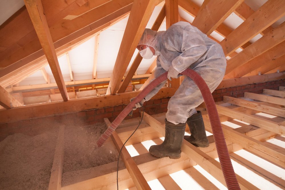 Roof insulation spray