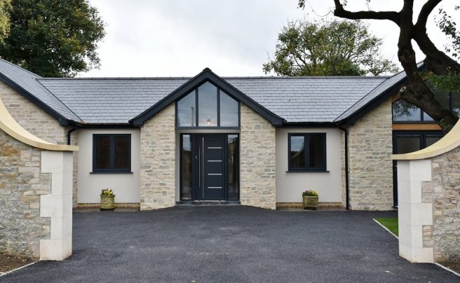 House,With,A,Tarmac,Courtyard